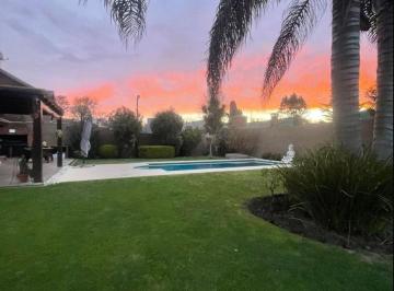 Casa · 286m² · 5 Ambientes · 2 Cocheras · Venta - Casa con Parque Quincho y Pileta - del Viso.