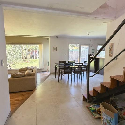 Casa · 197m² · 5 Ambientes · 2 Cocheras