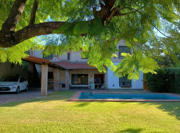 Casa · 348m² · 4 Ambientes · 1 Cochera · Apto Credito - Barrio Bello Horizonte - 17x44 m - Pileta.