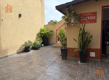 Departamento · 160m² · 3 Ambientes · 1 Cochera · Venta Departamento Olivos en Planta Alta con Tza y Quincho de 200 m Totales!