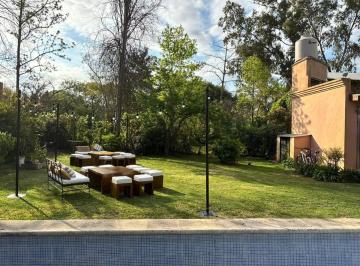 Casa · 130m² · 4 Ambientes · 2 Cocheras · Barrio La Bota - Casa en Venta