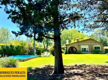 Quinta vacacional · 160m² · 3 Ambientes · Quinta en Loma Verde