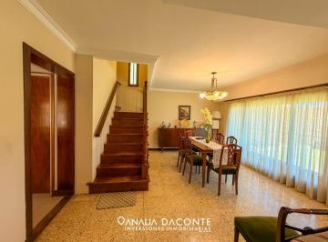 Casa · 126m² · 4 Ambientes · 2 Cocheras · Gran Chalet en Esquina 4 Amb en Los Pinares