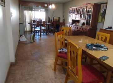 Casa de 6 ambientes, Neuquén · Dúplex de 3 Dorm. en Venta – Los Rosales 570, Santa Genoveva