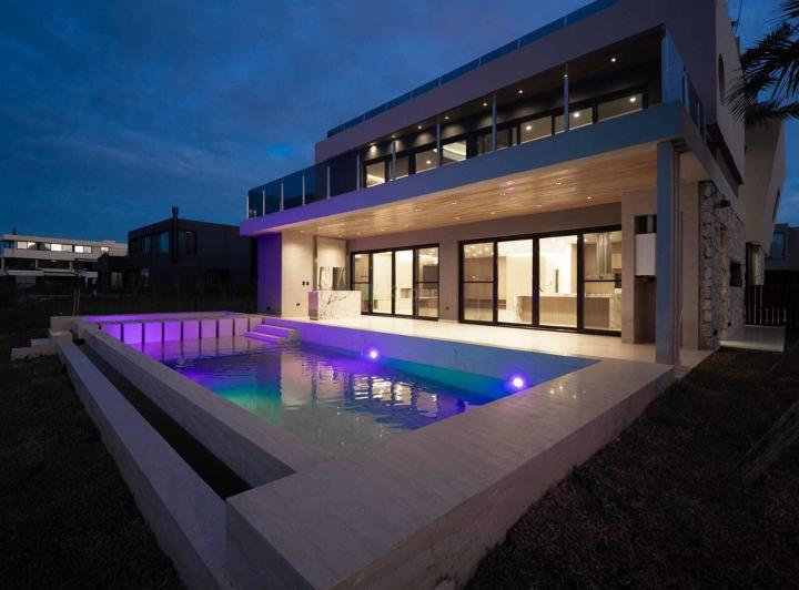 Casa · 584m² · 9 Ambientes · 2 Cocheras