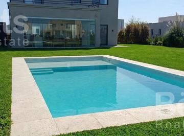 Casa · 187m² · 5 Ambientes · 4 Cocheras · Casa Barrio San Sebastian