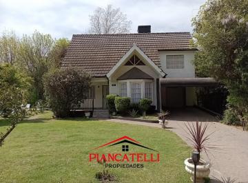 Quinta vacacional · 208m² · 5 Ambientes · 5 Cocheras · Quinta en Gorriti