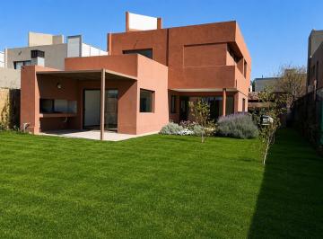 Casa · 280m² · 6 Ambientes · 2 Cocheras · Espectacular Casa en Alquiler en El Barrio Palmares Valley