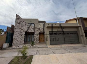 Casa Alquiler de 4 ambientes · Alquilo Casa en Barrio Furlotti, Maipú