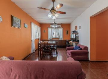 PH · 205m² · 9 Ambientes · PH en Parque Avellaneda