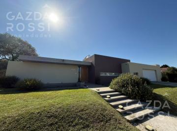 Casa · 274m² · 3 Ambientes · 2 Cocheras · Casa en El Rodal