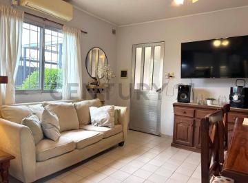 Casa · 70m² · 3 Ambientes · 1 Cochera · Una Casa Para Disfrutar de La Tranquilidad y La Naturaleza. Venado Tuerto