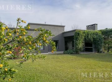 Casa · 150m² · 6 Ambientes · Casa en Alquiler Temporario en Roble Joven