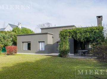 Casa · 150m² · 6 Ambientes · Casa en Alquiler Temporario en Roble Joven