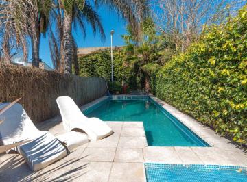 Casa · 167m² · 4 Ambientes · 3 Cocheras · Venta Bernal Casa 4 Ambientes Piscina Cocheras