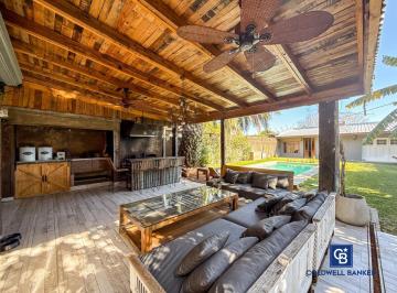 Casa · 315m² · 6 Ambientes · 2 Cocheras · Casa Super Luminosa en Amplio Lote