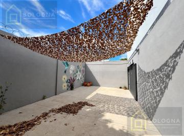 Local comercial · 180m² · 2 Ambientes · Local Galpón en Alquiler