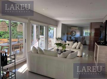 Casa · 255m² · 5 Ambientes · 4 Cocheras · Casa en Pilar del Lago