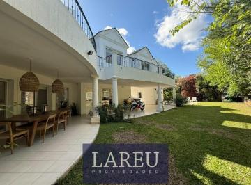Casa · 255m² · 5 Ambientes · 4 Cocheras · Casa en Pilar del Lago