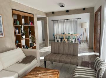 Casa · 160m² · 6 Ambientes · 2 Cocheras · Casa en Nautico Escobar