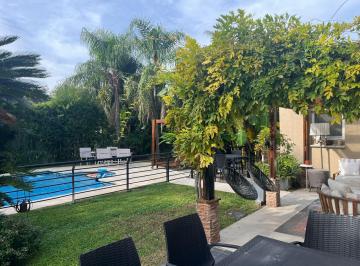Casa · 247m² · 8 Ambientes · 3 Cocheras · Casa en Venta en 1 Planta 8 Ambientes
