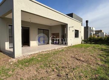 Casa · 100m² · 3 Ambientes · 2 Cocheras · Casa en Venta en El Aljibe, Pilar