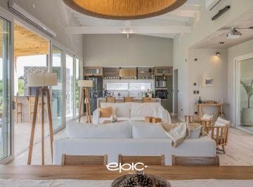 Casa · 210m² · 5 Ambientes · Casa en Alquiler en Costa Esmeralda Barrio Ecuestre