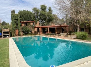 Casa · 361m² · 10 Ambientes · 24 Entre 403 y 405 - Casa en Alquiler Temporal - Villa Elisa