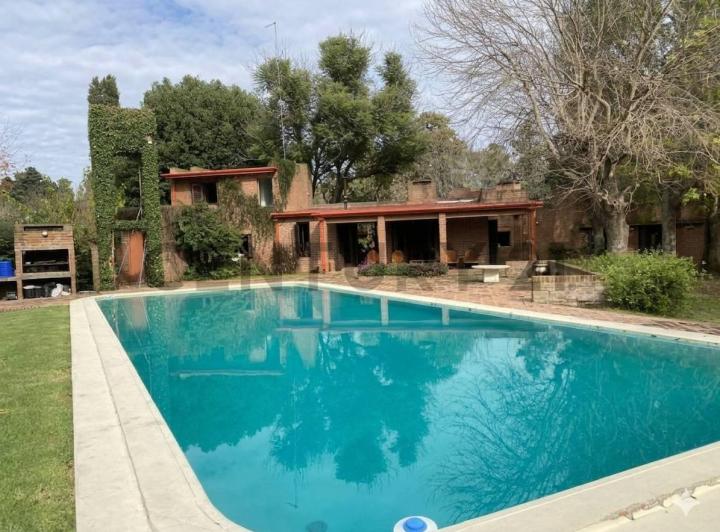 Casa · 361m² · 10 Ambientes