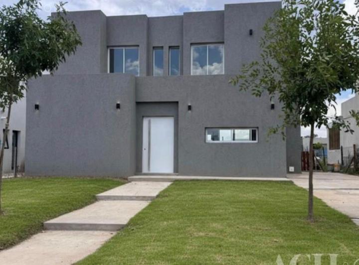 Casa · 177m² · 5 Ambientes