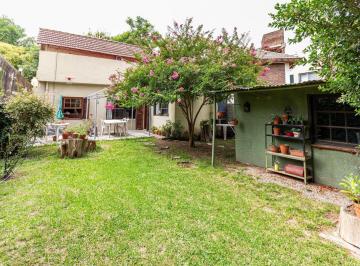 Casa · 174m² · 5 Ambientes · 1 Cochera · Casa en Venta, 5 Ambientes con Hermoso Jardin