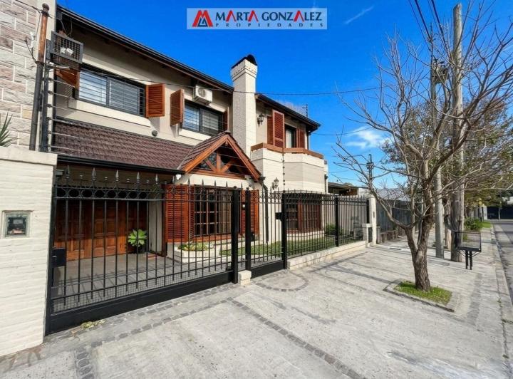 Casa · 126m² · 5 Ambientes · 2 Cocheras