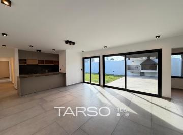Casa · 203m² · 4 Ambientes · 3 Cocheras · Casa en Venta 3 Dorm. Planta Baja en Distrito Sur