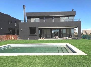 Casa · 324m² · 8 Ambientes · Casa en 4 Dorm. Jardin y Piscina en Costas Puertos Escobar