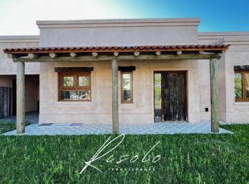 Casa · 250m² · 5 Ambientes · 2 Cocheras · Casa en Venta en El Canton, Barrio Golf. Estilo Campo. Unica. Lote Interno. Barrio Cerrado, Escobar