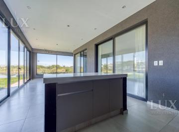 Casa · 350m² · 6 Ambientes · 6 Cocheras · Casa a La Laguna con 3 Suites Marinas Puertos del Lago Escobar