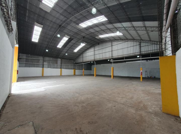 Bodega-Galpón · 800m² · 1 Ambiente · 4 Cocheras