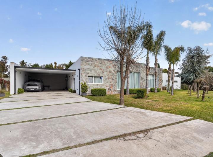 Casa · 281m² · 6 Ambientes · 4 Cocheras