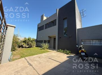 Casa · 137m² · 4 Ambientes · 3 Cocheras · Espectacular Casa en Canning