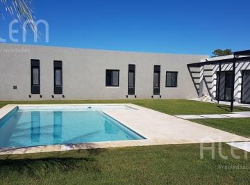 Casa · 330m² · 4 Dormitorios · 2 Cocheras · Casa de 5 Ambientes en Alquiler Temporal en Estancia Villa Maria Canning