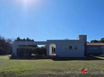 Casa · 2150m² · 5 Ambientes · 1 Cochera · Casa en Venta Causana 3 Dorm., Malagueño, Córdoba