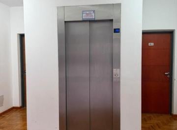 Oficina comercial · 40m² · 2 Ambientes · 1 Cochera · Oficina Cerro - Patio - Chochera
