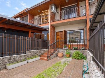 Casa · 97m² · 4 Ambientes · 1 Cochera · Venta Triplex 4 Amb C/cochera Patio y Jardín Inv.