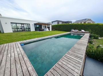 Casa · 230m² · 5 Ambientes · 2 Cocheras · Alquiler Temporal, Casa 5 Ambientes, San Sebastian, Área 5 Laguna