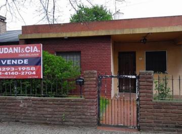 Casa de 3 ambientes, Almirante Brown · Casa a Refaccionar Sobre Amplio Lote
