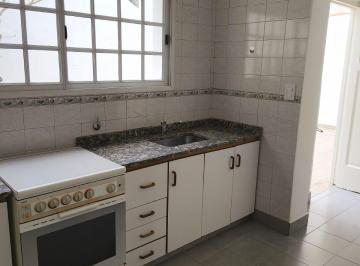 PH de 3 ambientes, Vicente López · PH en Planta Baja Sobre Av Maipú – 2 Habitaciones – 2 Patios
