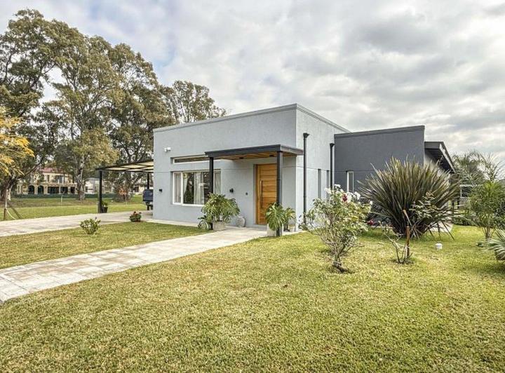 Casa · 192m² · 5 Ambientes · 2 Cocheras