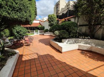 Casa · 400m² · 7 Ambientes · Casa en Venta de 7 Ambientes Dependencia de Servicio en Flores con Cochera/piscina y Jardín!