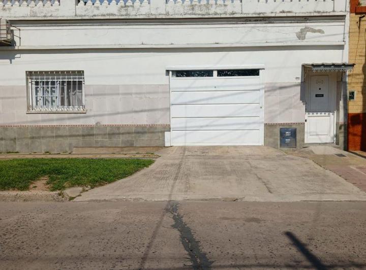 Casa · 72m² · 5 Ambientes · 1 Cochera