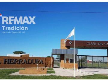 Terreno · 672m² · Lote en Barrio Privado